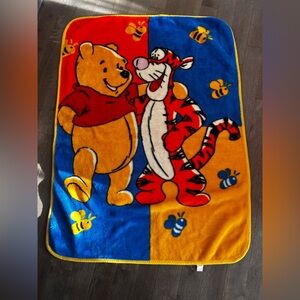 RARE Vintage Winnie the Pooh and tigger fleece blanket‎